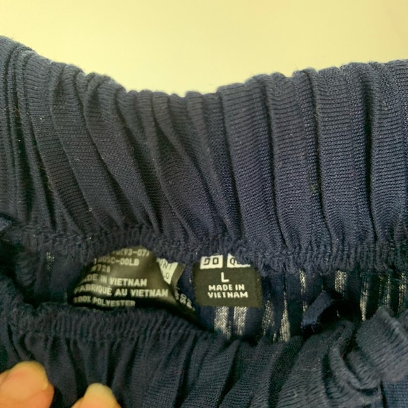 Uniqlo navy pleated midi skirt. Size large. - Picture 2 of 4